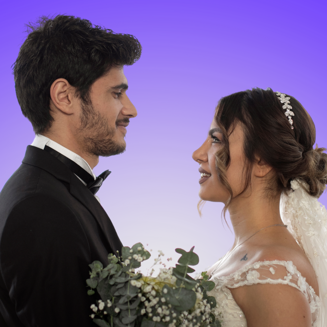 Mariage homme costume noir femme robe blanche et bouquet